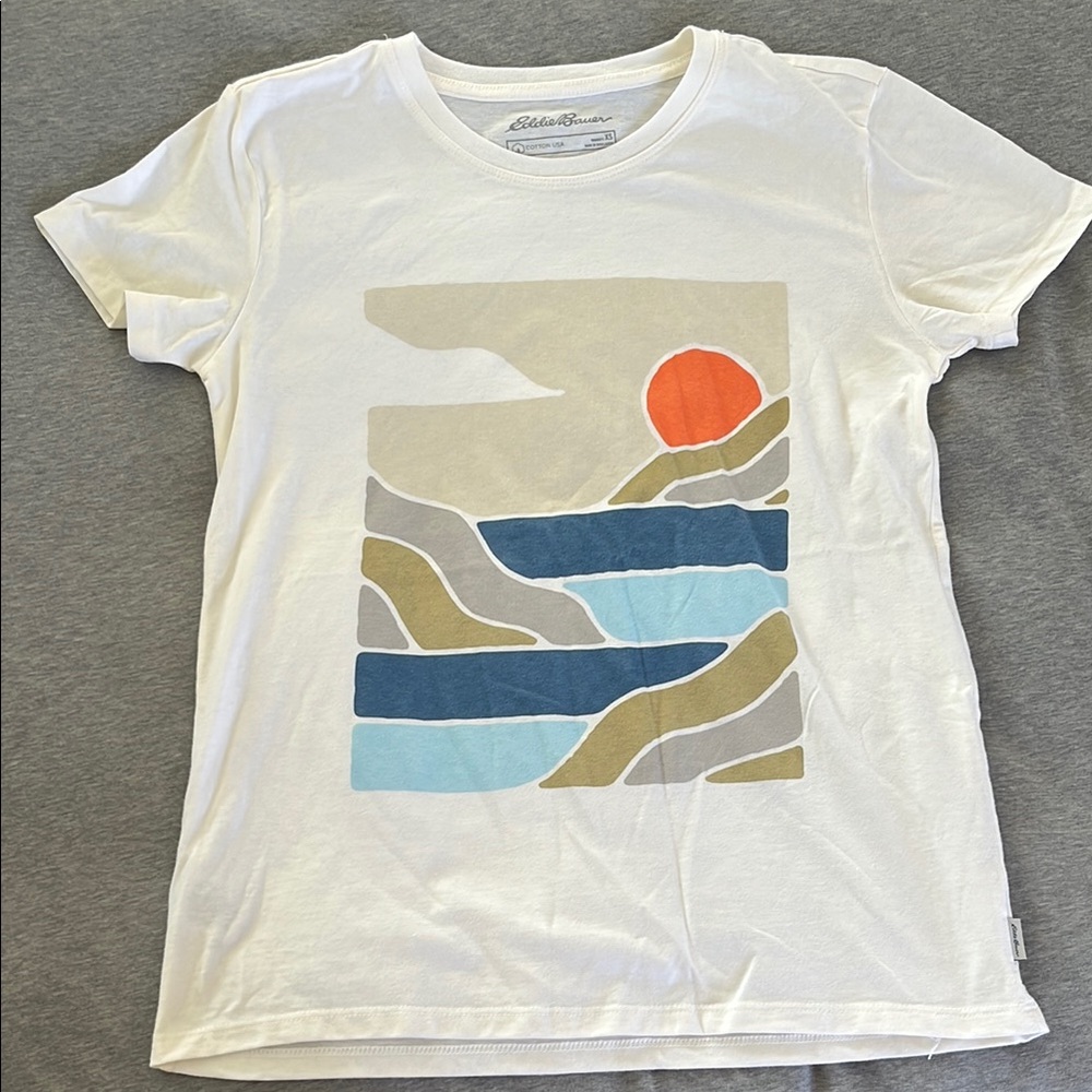 Eddie Bauer White Tee with Nature Design XS
